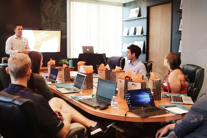 Cloud security consultant leading a client risk assessment session